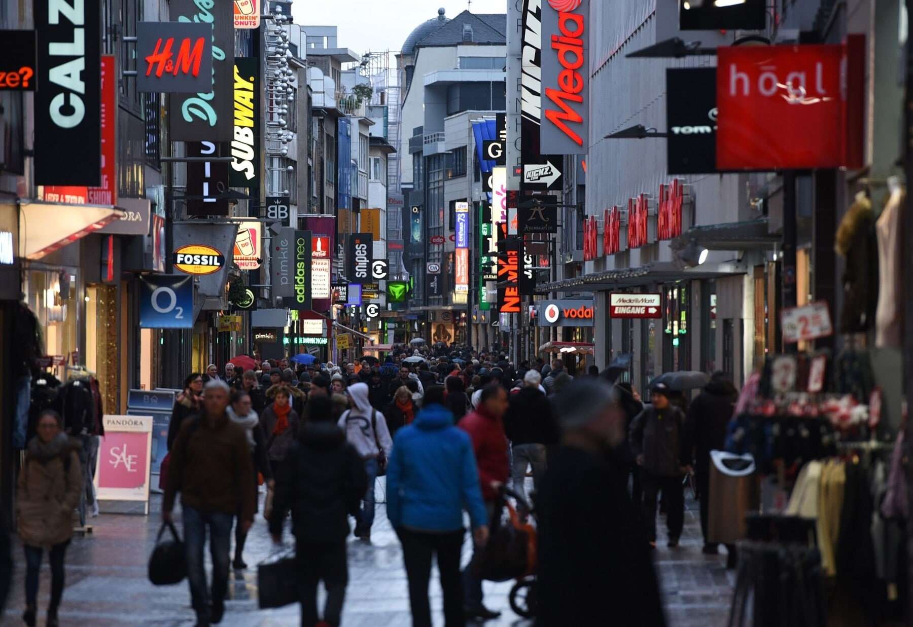 Almanya'da tüketici güveni beklentilerin ötesinde geriledi