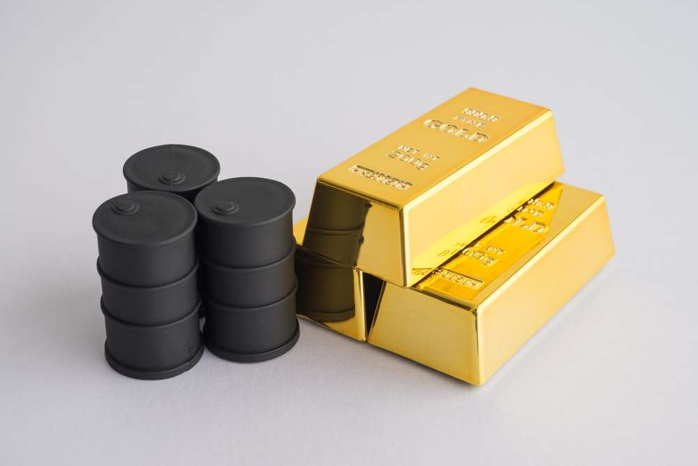 Altın, petrol fiyatlarındaki yükselişle birlikte geriledi