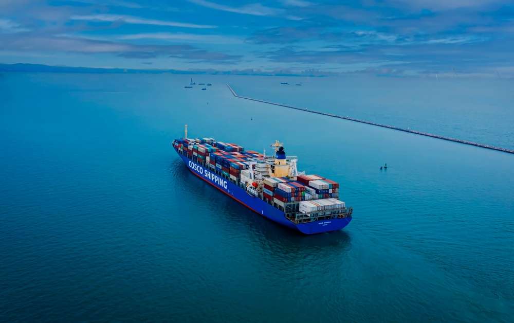 Çin ile bağlantılı 2 konteyner gemisi Hürmüz Boğazı'ndan geçmeye çalışıyor