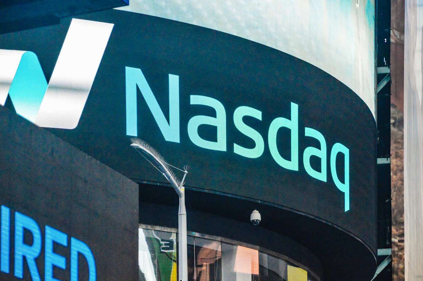 Nasdaq, büyük halka arzlar için endekse giriş süresini kısaltıyor