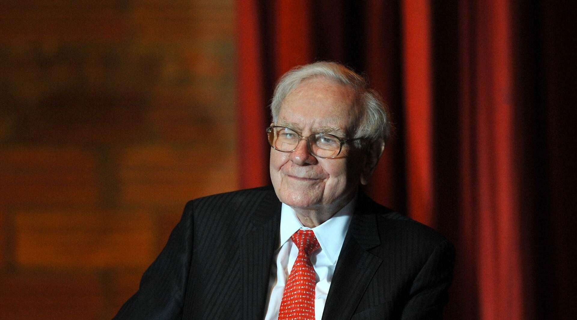 Buffett: Piyasa düşüşünde nakdi devreye alacağız, Apple yatırımından 100 milyar dolar kazandık