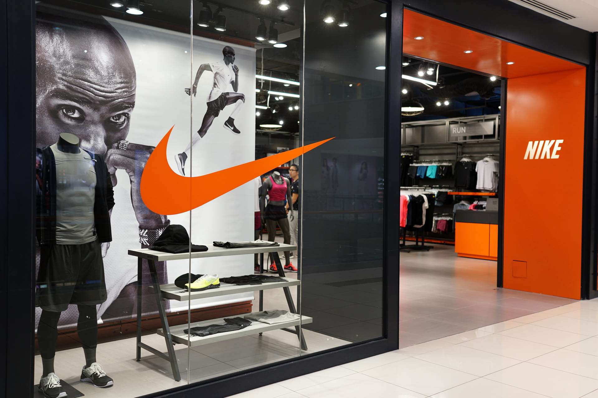 Nike’ın satışlarda düşüş tahmini yatırımcıları şaşırttı