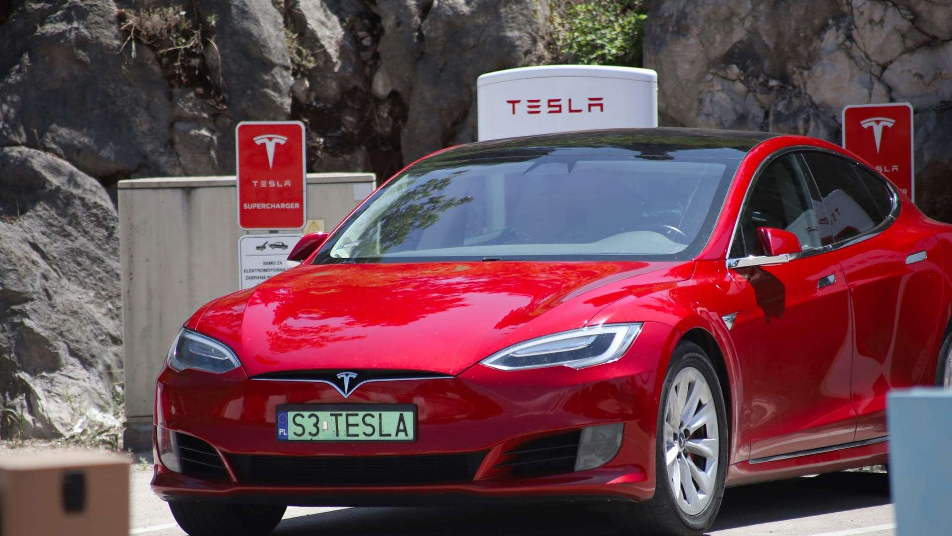 Tesla’nın ilk çeyrek teslimatları beklentinin altında kaldı