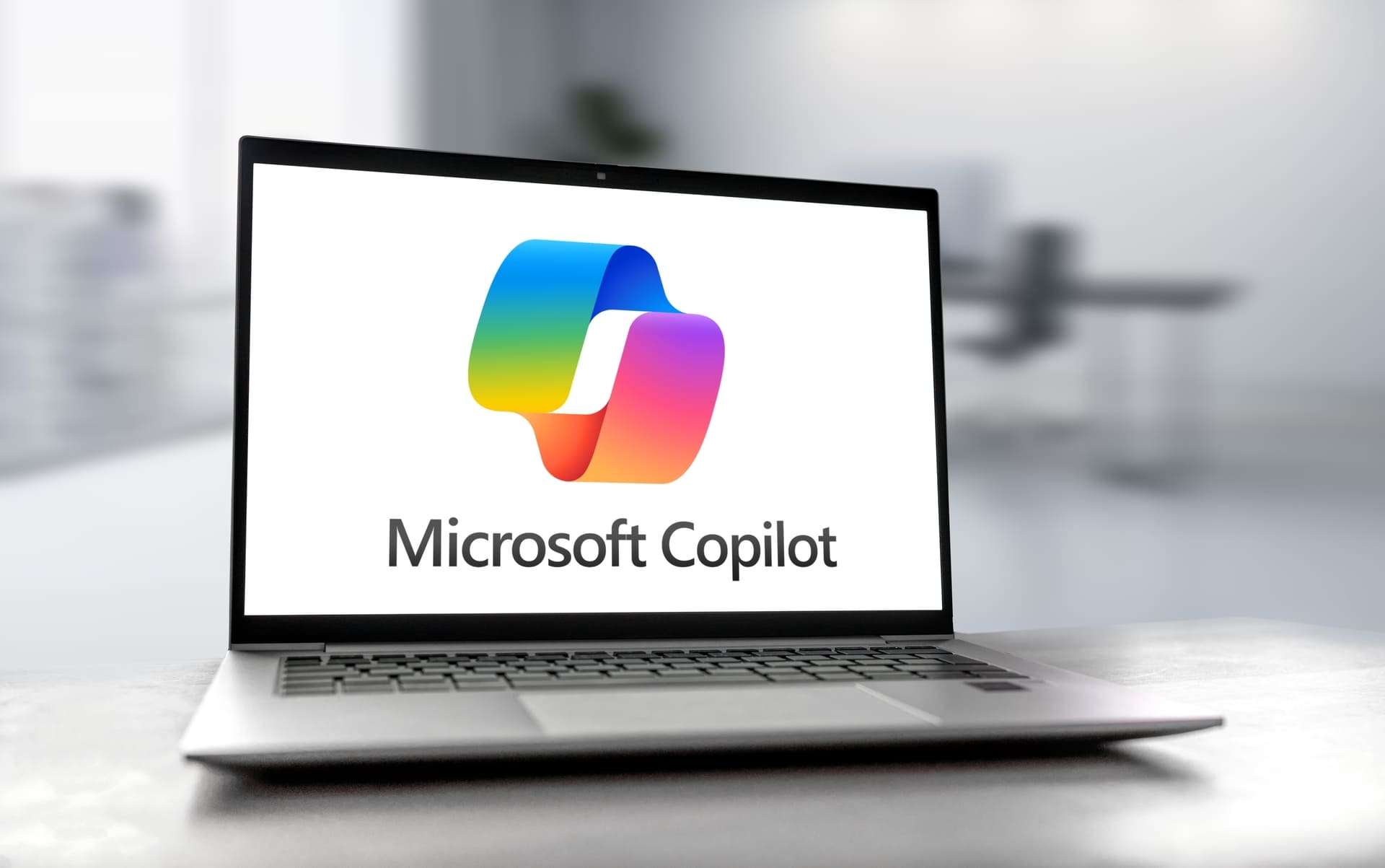 Microsoft yapay zeka stratejisinde değişikliğe giderek Copilot satışlarına odaklanıyor