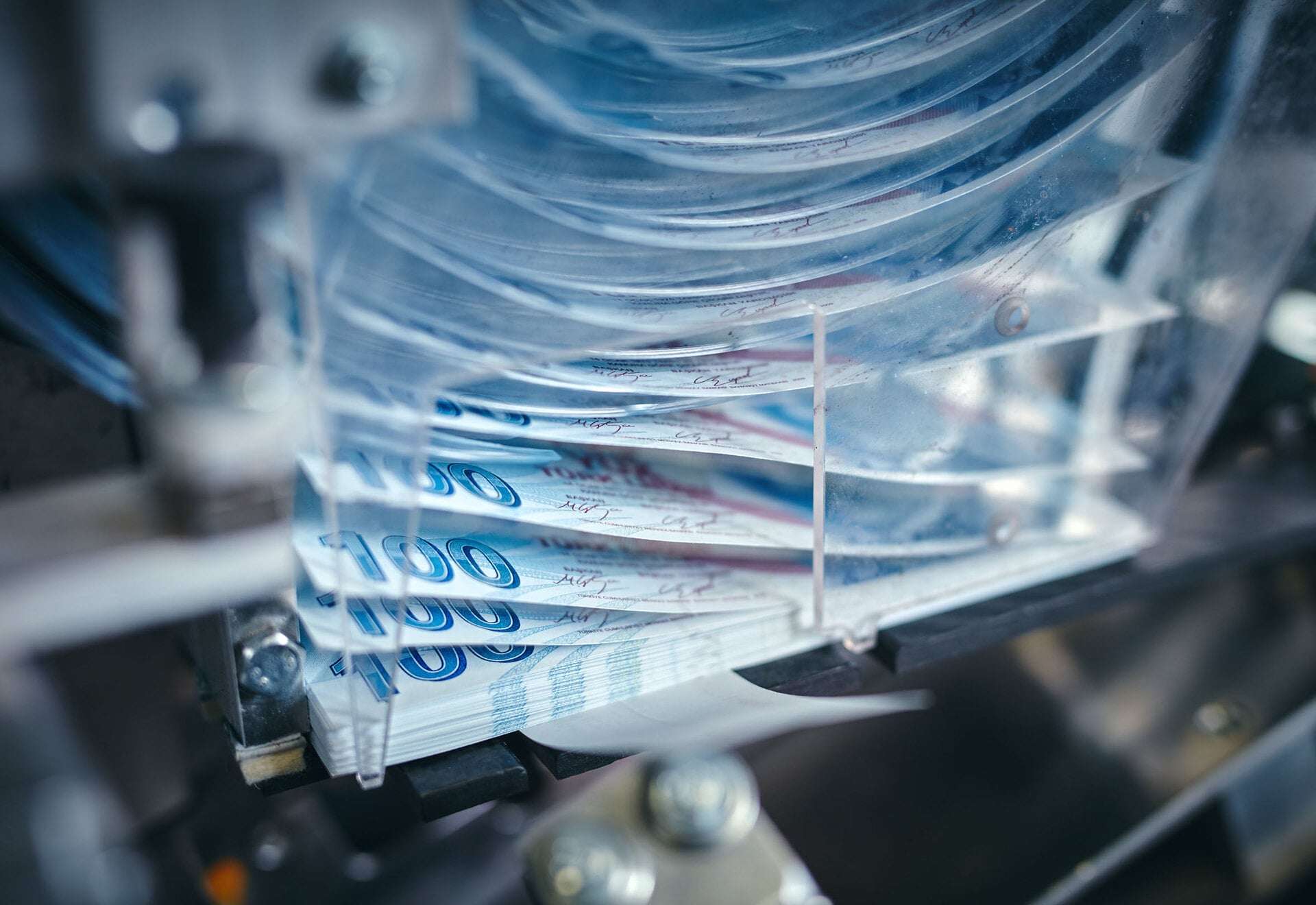 Hazine, TLREF'e endeksli tahvil ihalesinde 99,8 milyar TL satış yaptı