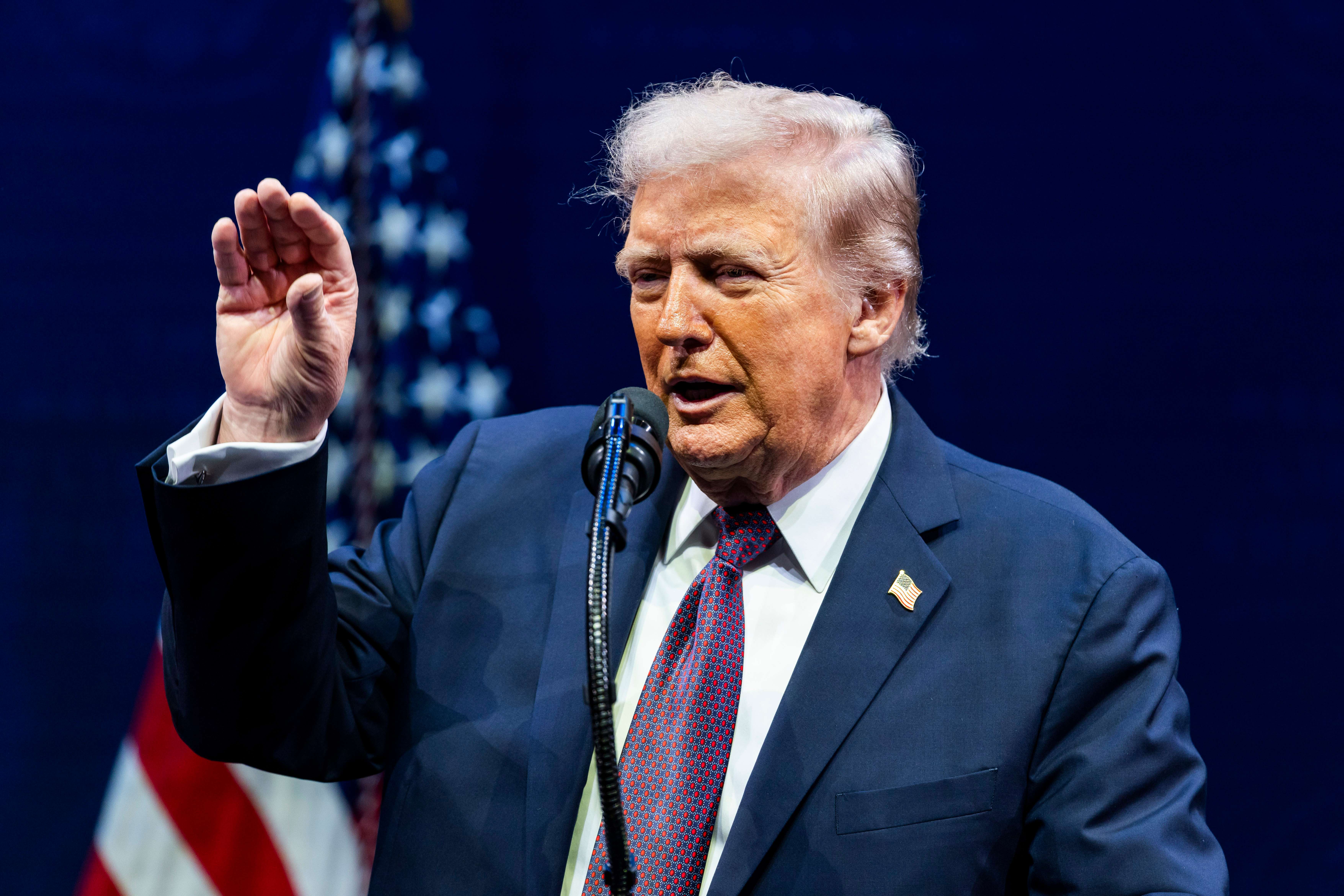 Trump'tan İran'a Hürmüz Boğazı uyarısı