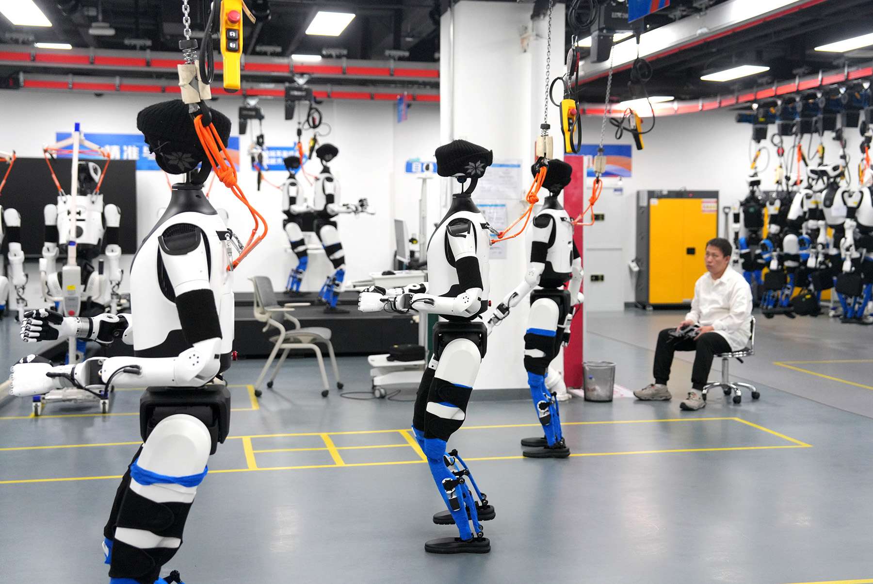 Çin'in insansı robotu 100 metre rekorunu daha da geliştirdi