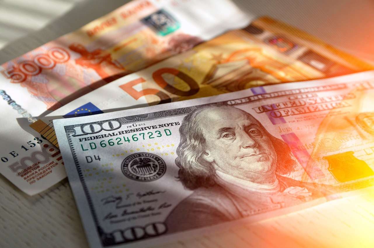 Petroldeki düşüş doları zayıflatamadı: Fed beklentileri destekliyor