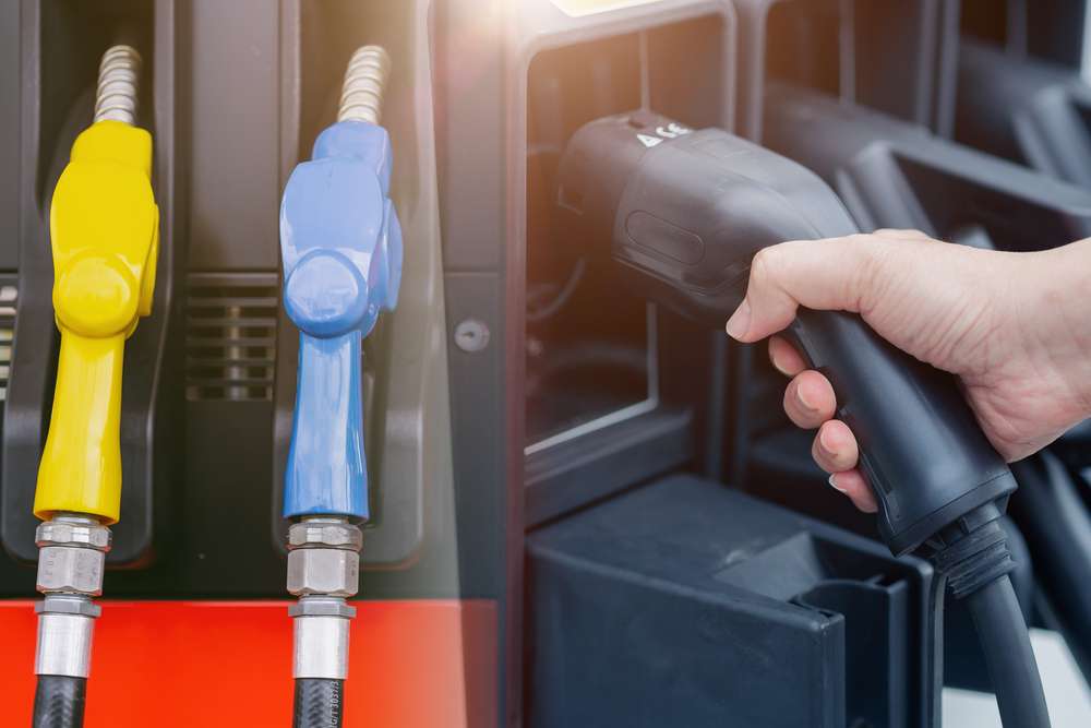 Benzinli otomobiller küresel satışlarda çoğunluğu kaybetti