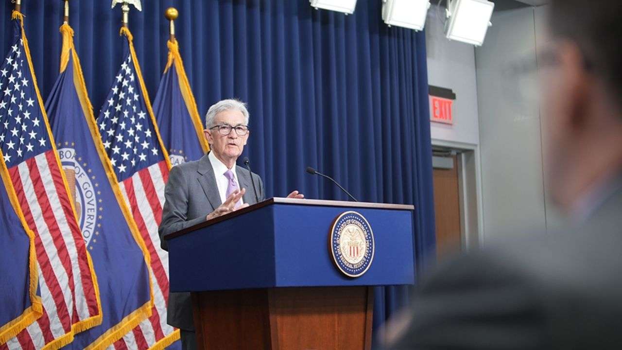 Fed/Powell: Şu anda kimse faiz artırımı çağrısı yapmıyor,  politikanın kısıtlayıcı görünmesi için bir durum yok