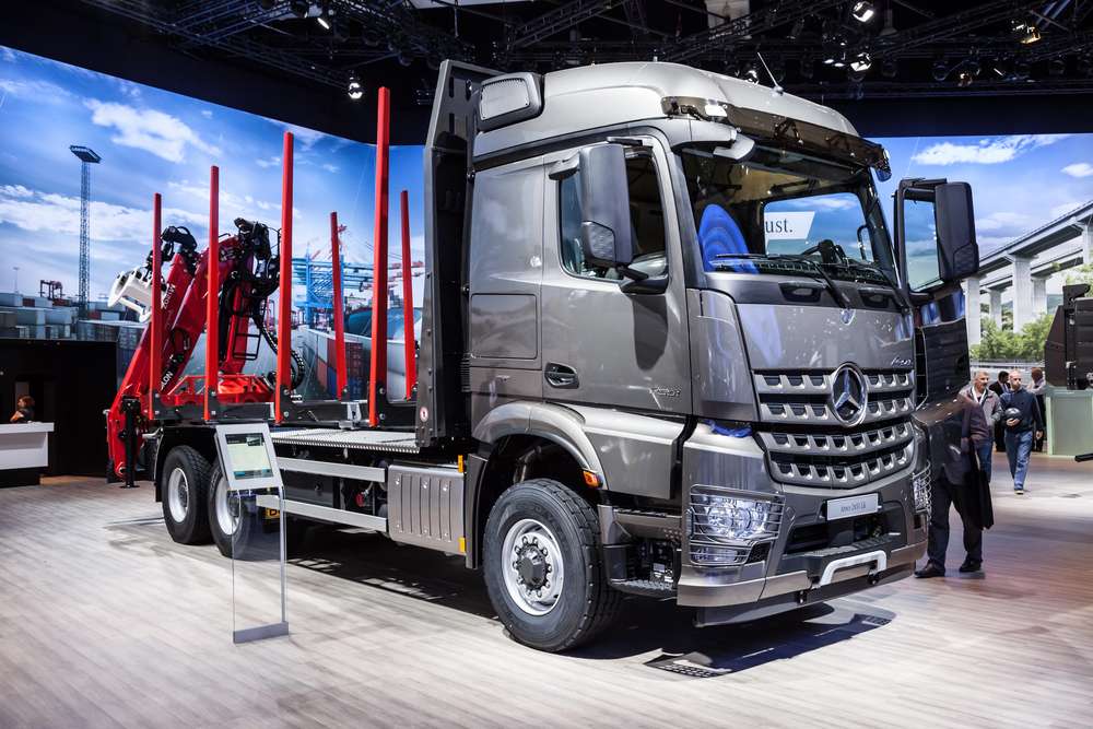 Daimler Truck, Polonya'da savunma araçları için motor üretimine hazırlanıyor