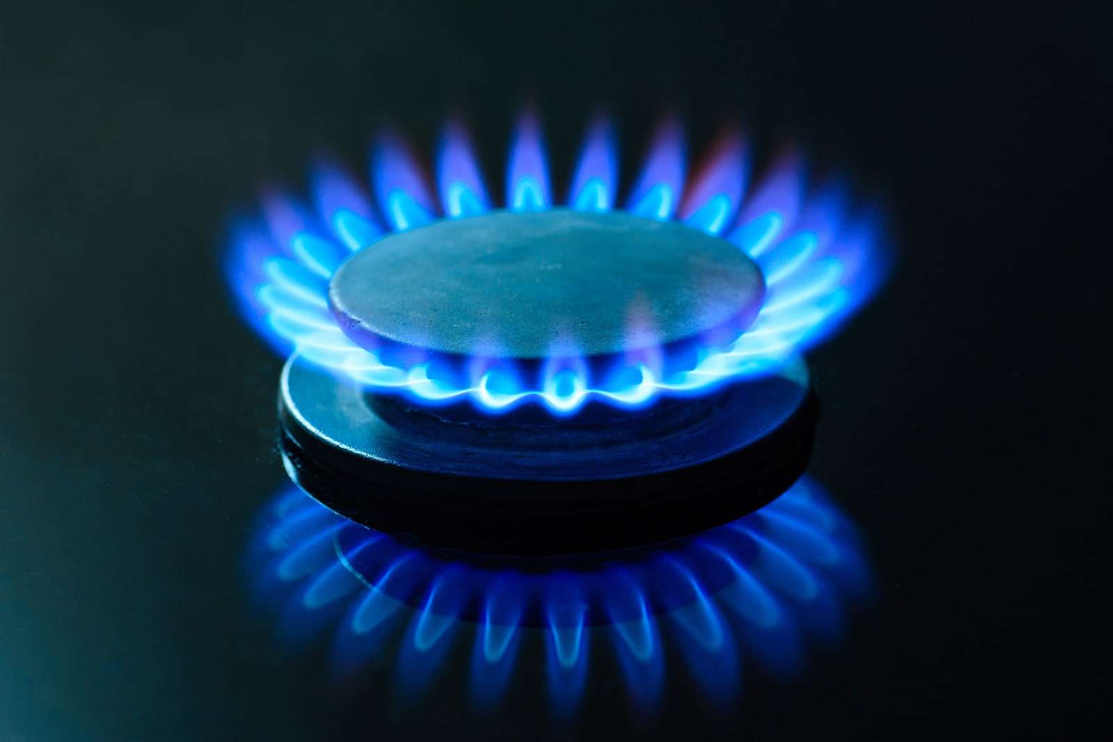Avrupa'da gaz alarmı: Katar arzı kısıtlı, depolar geçen yılın gerisinde