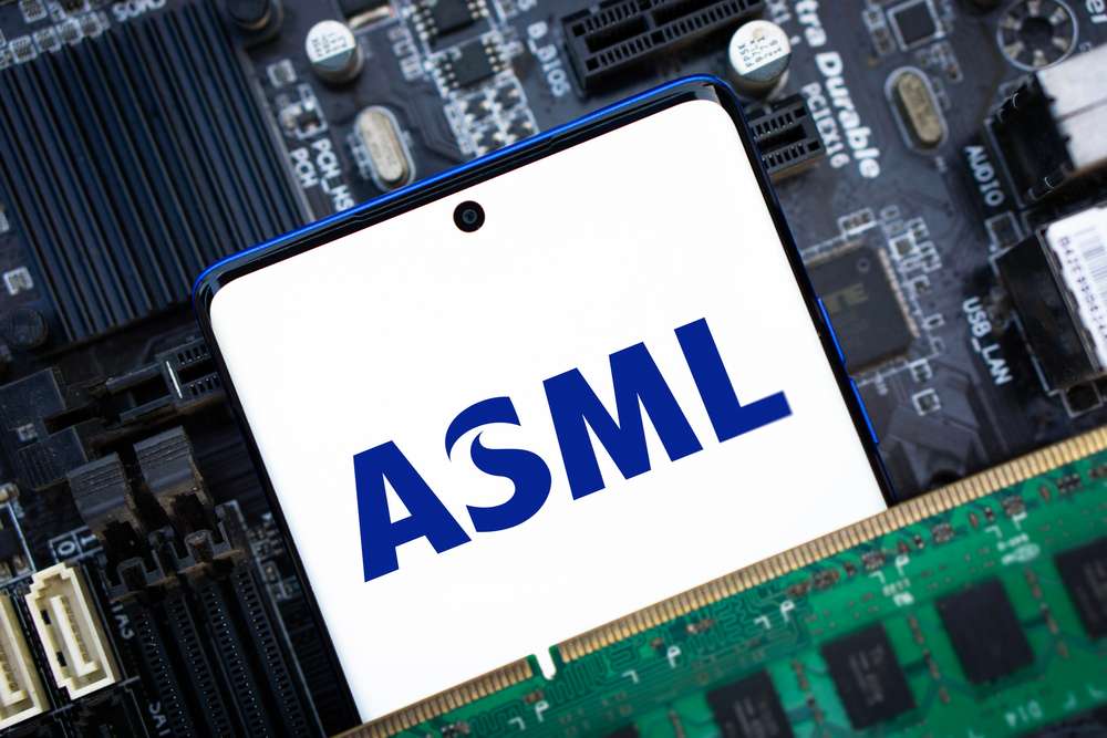 ASML'nin ikinci çeyrek sonuçları beklentileri aştı, yıllık tahminler yükseltildi