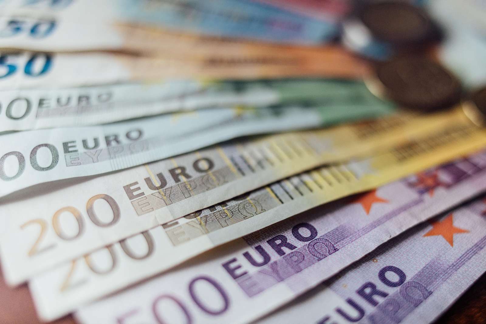 ECB toplantısı öncesi euro güçlendi, tahvil faizleri yükseldi