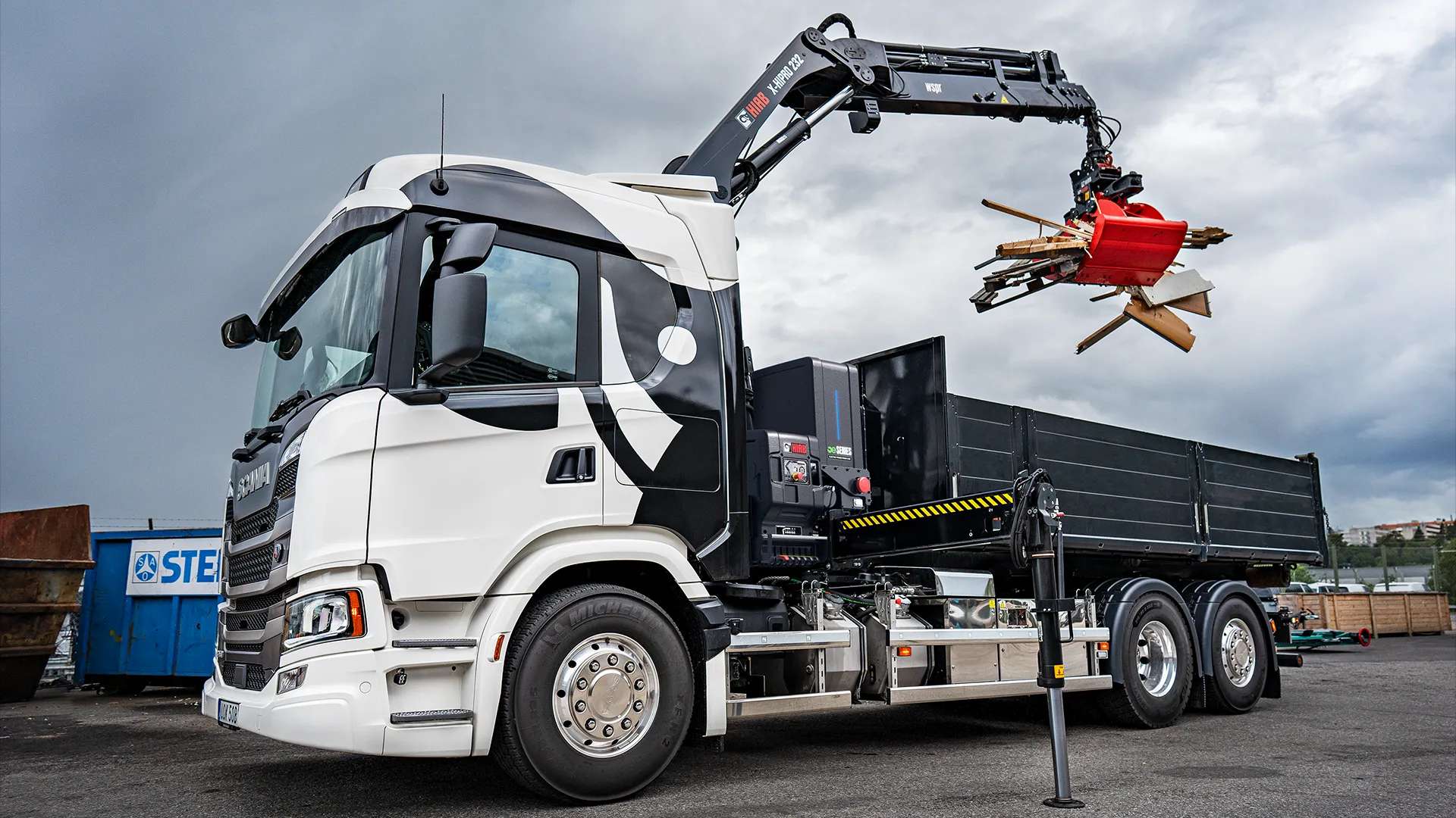 Hiab, Labrie Environmental Group'u 1,04 milyar dolara satın alacak