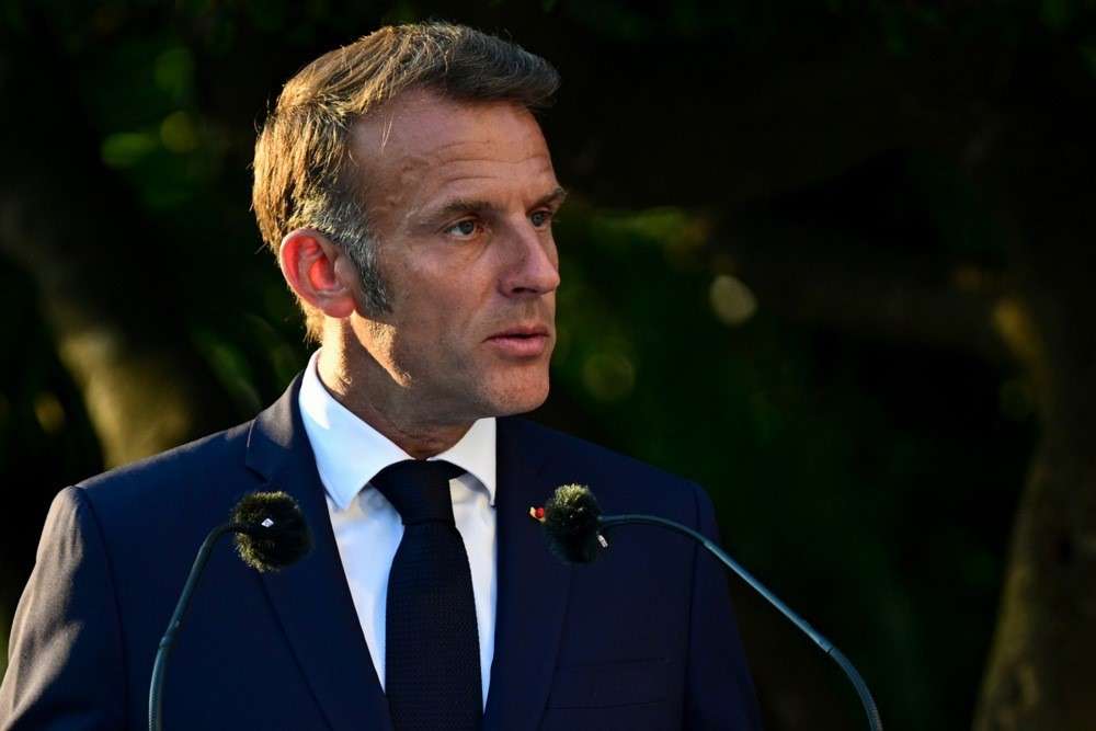 Macron, Pezeşkiyan ile görüştü, Kızıldeniz'e uçak gemisi gönderdi