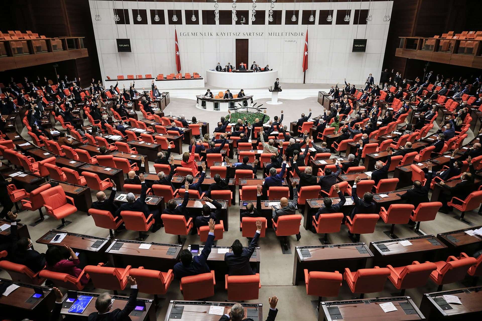 TBMM, kapsamlı vergi paketini kabul etti: Varlık barışı, ihracatçıya indirim, yabancı yatırımcıya 20 yıl istisna