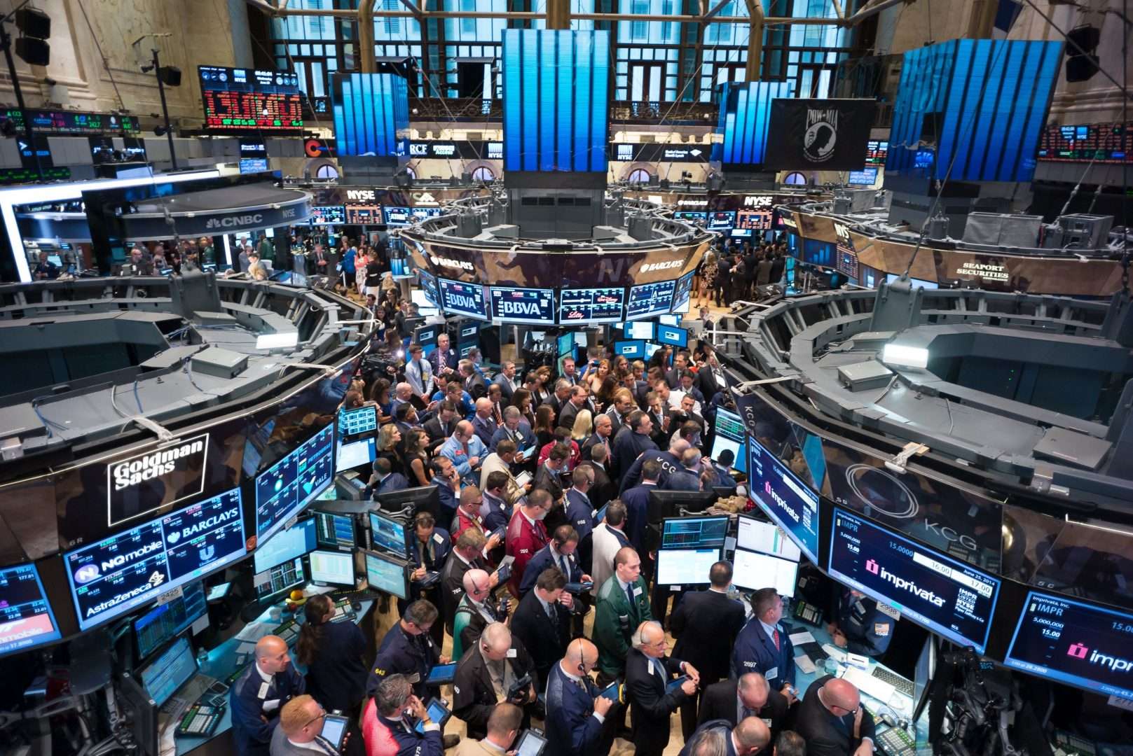 Apple’ın piyasa değeri 5 trilyon doları aştı, çip hisseleri Nasdaq’ı baskıladı