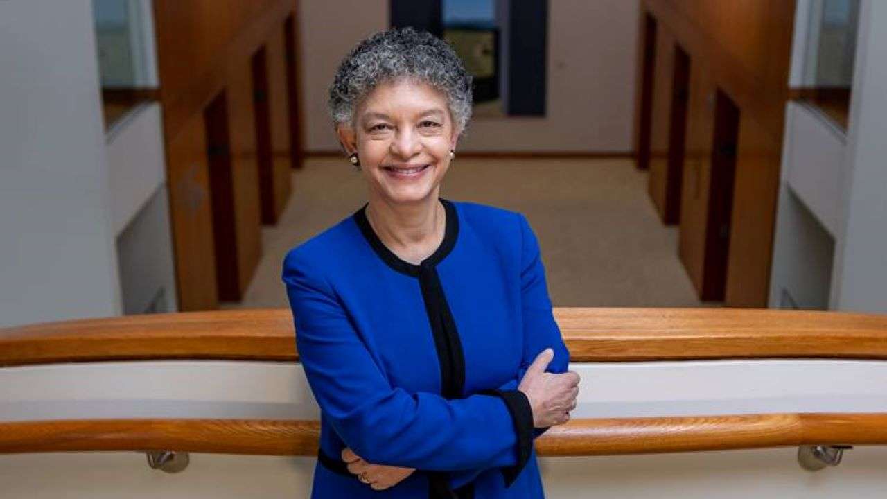 Fed/Collins: Dezenflasyon sürmezse yakında faiz artışını uygun görülebilir