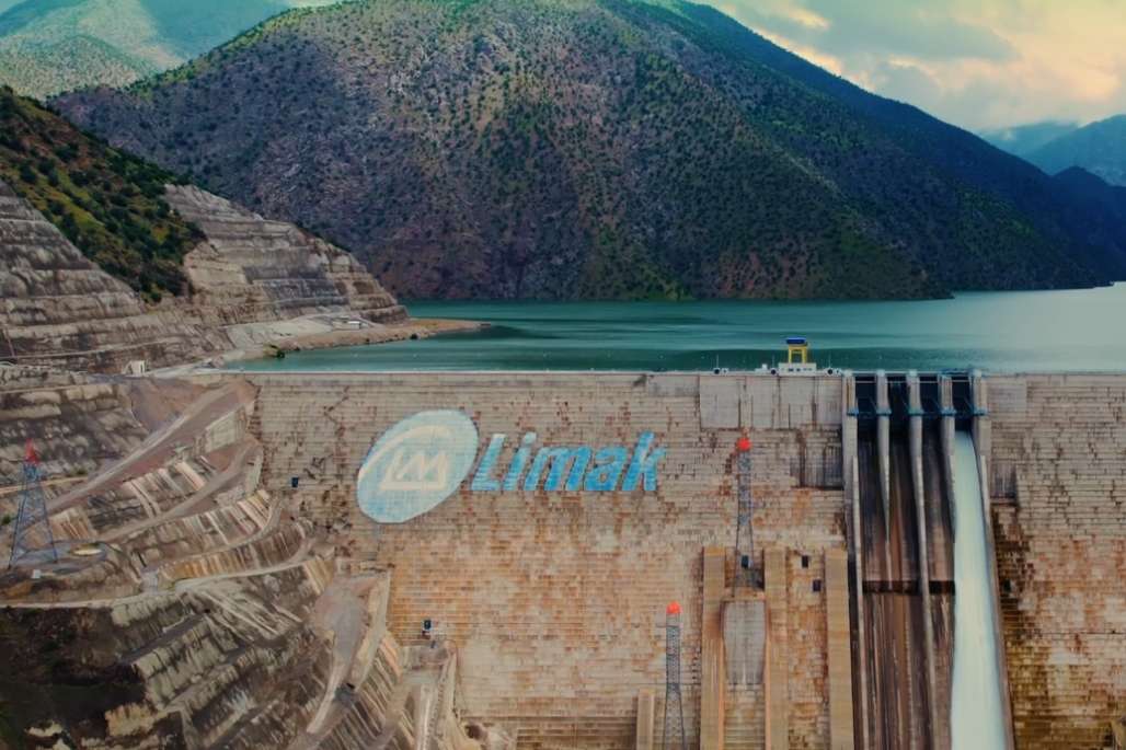 Fitch, Limak Yenilenebilir'in kredi notunu düşürdü