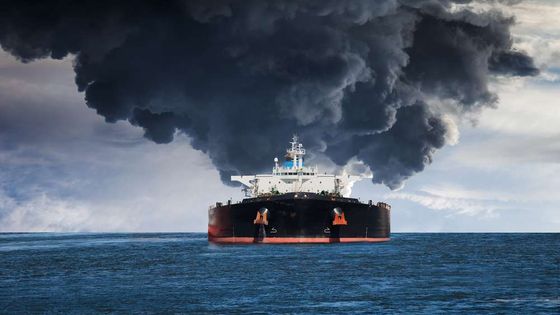 Suudi Arabistan açıklarında tankere saldırı: Ana güvertede yangın çıktı