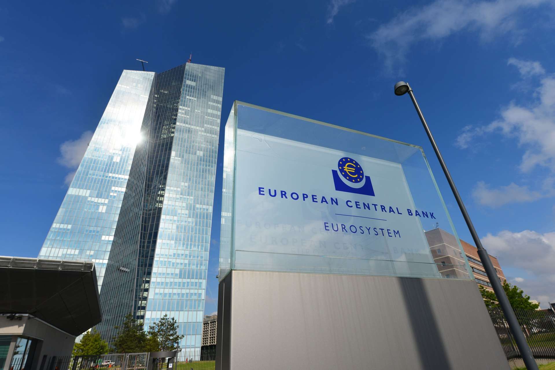 ECB’nin döviz rezervleri 348,9 milyar euroya yükseldi