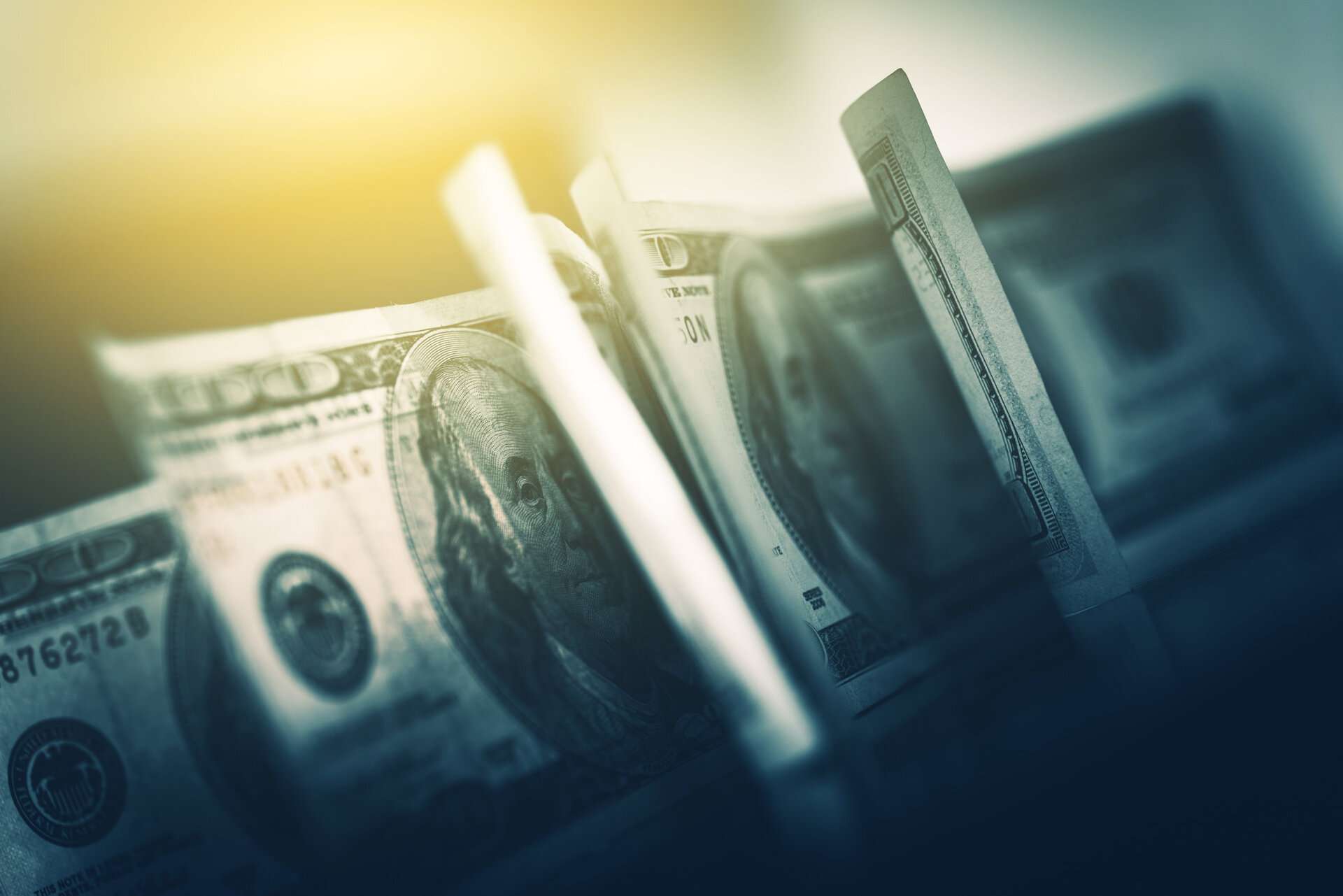 Küresel fonların düşük hedge oranları dolarda satış baskısı riskini büyütüyor