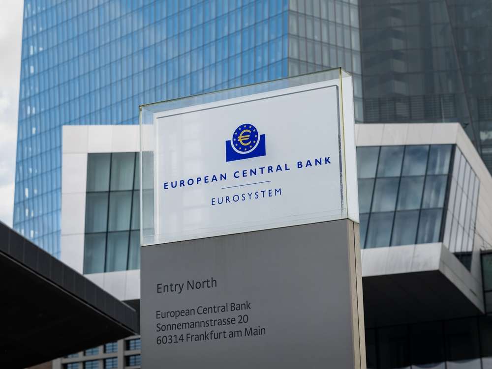 ECB faiz oranlarını değiştirmedi, enerji şokunun enflasyon etkisini izleyecek