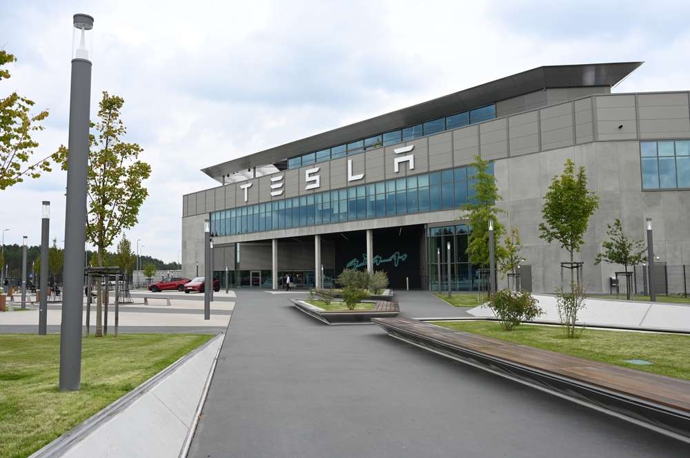 Tesla, Wall Street'i şaşırttı