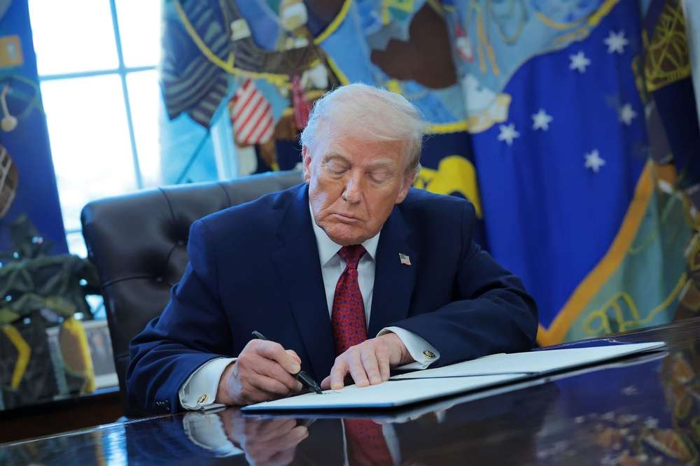 Trump'tan ABD elektrik şebekesine yabancı ekipman kullanımına yasak